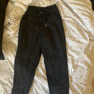 Size 4 lulu lemon cropped dance pants